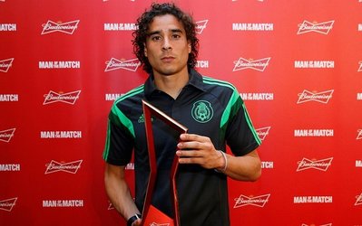 مدیر برنامه های گیلِرمو اوچوآ : اوچوآ منتظر بود بعد از درخشش در جام جهانی به بهترین پیشنهاد فکر کند