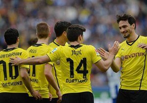 دورتموند|جشن بازیکنان دورتموند بعد از گلزنی مقبل هرتا برلین