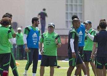 بازیکنان تیم فوتبال مکزیک حق خوردن گوشت گاو ندارند