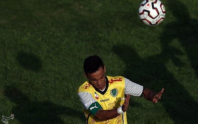 عبدی: هم با پرسپولیس جنگیدیم هم با داور / دو پنالتی 200 درصدی ما را نگرفتند!