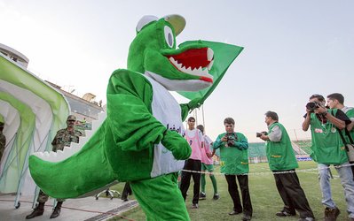 حاشیه‌های ذوب‌آهن - نفت | گاندو نماد ذوب آهن از میدان اخراج شد!/رخصت نفتی‌ها از گل‌محمدی