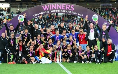 لیگ قهرمانان اروپا زنان | فرانکفورت ۲ – پاریس سن ژرمن ۱ / فرانکفورت برای چهارمین بار جام را بالای سر بردند + گزارش تصویری