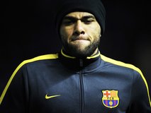 آیا بارسلونا باید دنی آلوس را به پاریسن ژرمن بفروشد؟