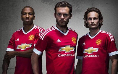 گزارش تصویری روز | پیراهن فصل 16-2015 منچستر یونایتد معرفی شد / شیاطین‌سرخ آدیداس می‌پوشند