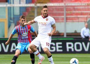 فرانچسکو توتی|تلاش های گیومبر برای سرنگون کردن کاپیتان رم