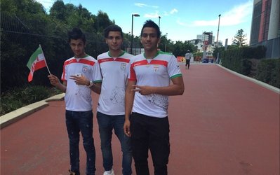 عکس روز | پخش آزمایشی سرود ایران و امارات در هوایی ابری و حضور تماشاگران