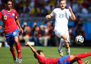 یِلستین تِژیدا - لوک شاو|درگیری میان دو بازیکن لوک شاو ، بازیکن تیم ملی انگلستان و تجدا.