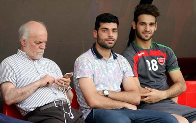 حاشیه‌های تمرین پرسپولیس | اعتراض هواداران پرسپولیس به خوردبین