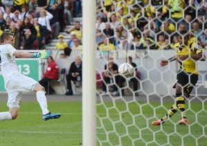 اوباميانگ|استوتگارت کیکرز 1-4 دورتموند / جام حذفی آلمان