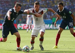 متیو دبوشی - مسوت اوزیل