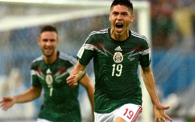 مکزیک 1 – کامرون 0 / پیروزی مکزیکی‌ها زیر بارش باران / باز هم داوران نقش مهمی دارند!