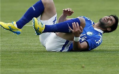 بیک‌زاده با وجود مصدومیت همراه استقلالی‌ها به اردو رفت