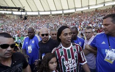 گزارش تصویری | مراسم معارفه رونالدینیو در ورزشگاه ماراکانا