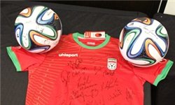 امضای ملی‌پوشان بر لباس و توپ جام جهانی/تعجب نماینده فیفا از لیست 24نفره ایران تا"دست صلح"