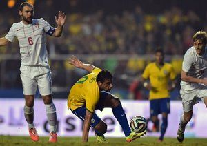 فرد|شوتی دیدنی از مهاجم گلزن برزیل فرد که تبدیل به گل شد.