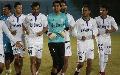 حاشیه‌های تمرین استقلال | برخورد مجدد استقلالی‌ها با خداداد عزیزی و بازگشت خارجی‌ها به تمرینات گروهی