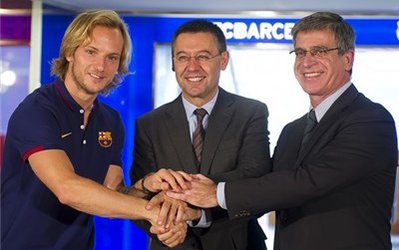 راکیتیچ پیراهن فابرگاس و گواردیولا را می‌پوشد