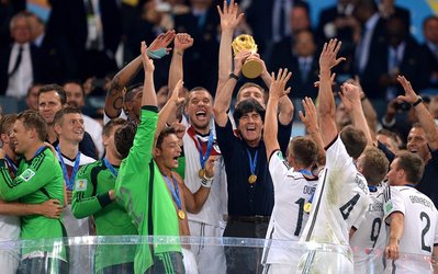 عکس روز | تبریک فدراسیون فوتبال آلمان به یواخیم لو به خاطر تولد ۵۵ سالگی