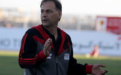 نامجومطلق: علی کریمی باید جور سایر بازیکنان را در دیدار با ستارگان بکشد