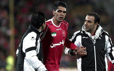 قرمزها در دربی تلفات دادند / پاره شدن عضله دوقلوی حقیقی و دوری یک ماهه او از میادین