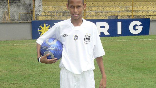neymar-with-his-head-shaved-when-he-was-a-kid-youngster-at-santos.jpg
