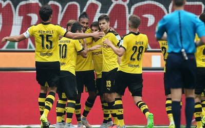 بوندسلیگا | بایرن 2 - آگسبورگ 1 / هانوفر 2 - دورتموند 4 / پیروزی سخت شاگردان پپ / زنبورها همچنان در صدر