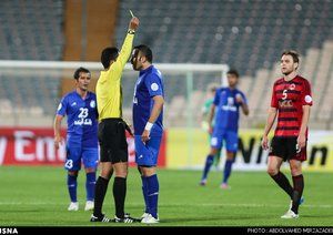 محمد قاضی|اعتراض قاظی به خاطر کارت زردی که داور به او داد