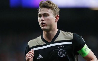 ستاره تیم ملی هلند در نزدیکی بارسلونا