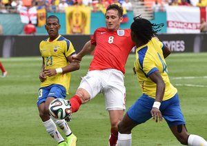 فرانک لمپارد|شوت خطرناک به سمت دروازه اکوادور توسط فرانک لمپارد.