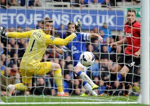 دیوید دی خئا|در دقیقه 42 روی فرار فوق العاده سیموس کولمن و ضربه تمام کننده میرالاس اورتون به گل دوم رسید تا بازی با نتیجه 2-0 در نیمه اول به پایان رسد