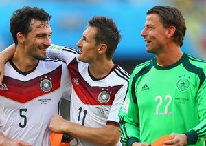 كلوزه - متز هومِلز -  وای دن فلر