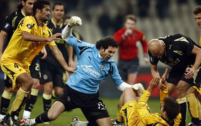 گزارش روز | عجیب‌ترین درگیری‌های بازیکنان در زمین فوتبال