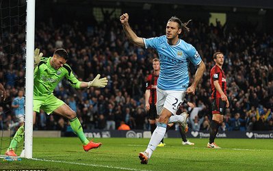 دمیکلیس: فوتبال انگلیس شبیه راگبی است