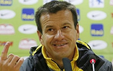 دونگا تهدید به شکایت از روماریو کرد