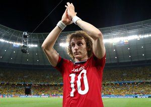 دیوید لوئیز|شادمانی دیوید لوئیز بعد از اتمام مسابقه و برتری مابل کلمبیا.