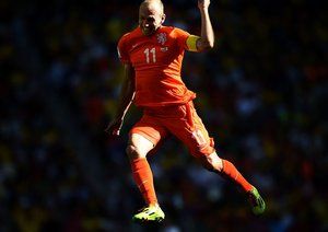 آرین روبن|خوشحالی آرین روبن ، مهاجم هلند بعد از گل دوم هلند.