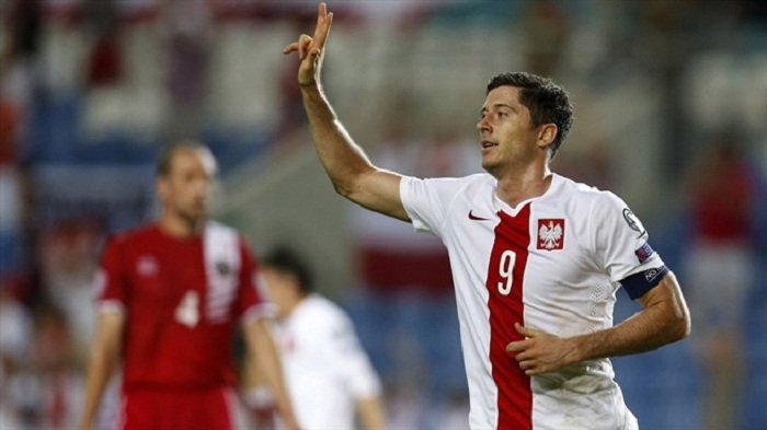 10. Robert Lewandowski (Poland).jpg