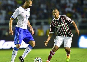 تیاگو موتا|تلاش تیاگو موتا برای باز کردن بازی.