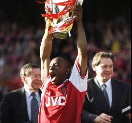 یان رایت: روبرتو مارتینز گزینه مناسب هدایت آرسنال است.