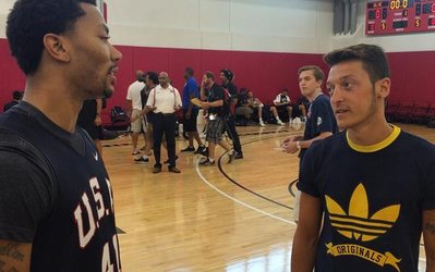 عکس روز | اوزیل در اردوی تیم ملی بسکتبال آمریکا