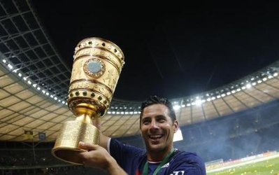 کلودیو پیزارو قرارداد خود را با بایرن مونیخ به مدت یک سال دیگر تمدید کرد.