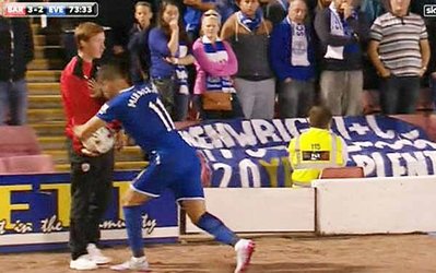 تصاویر روز | بازتاب رسانه‌ای رفتار زننده بازیکن اورتون با توپ‎جمع‌کن