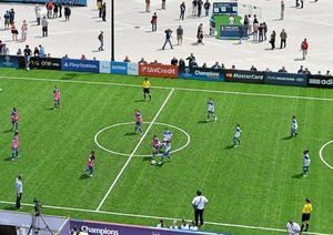 جام قهرمانی لیگ قهرمانان اروپا|در پایان سفر جام قهرمانی، دختران در فستیوال قهرمانی یوفا در شهر لیسبون یک مسابقه برگزار می کنند.