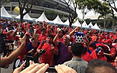 درگیری کامرونی‌ها و هجوم هواداران شیلی به ورزشگاه + تصاویر