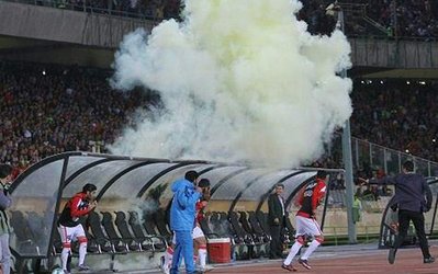 سوال روز | در ماجرای پرتاب نارنجک، فقط پرسپولیسی ها مقصرند؟