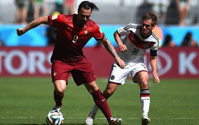 لام مقابل غنا در خط هافبک بازی می‌کند