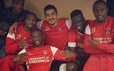 عکس روز | گوچی در جمع هم‌بازیانش از حمایت هوادارانش تشکر کرد