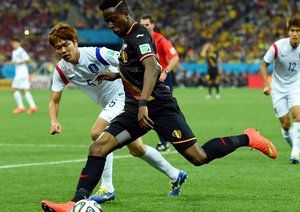 دایوُک اوریجای|کنترل توسط بازیکن بلژیک ، دایوُک اوریجای در مقابل کیم یونگ جئون.