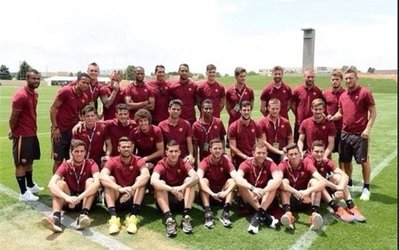 تصویر روز | وقتی اشلی کول تاوان دوری کردن از هم‌تیمی‌های جدیدش را داد