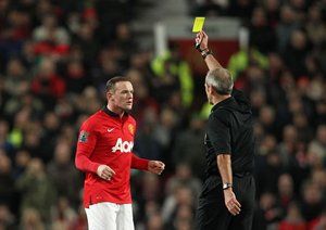 منچستریونایتد 0-1 اورتون / هفته چهاردهم|لحظه دریافت کارت زرد وین رونی از داور